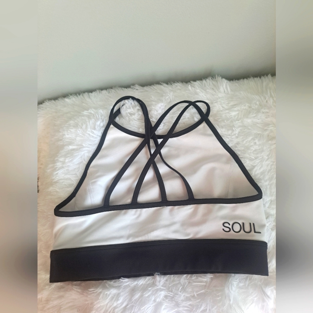 Lululemon Soul Razor Back Sports Bra Size Meduim  Black/ White